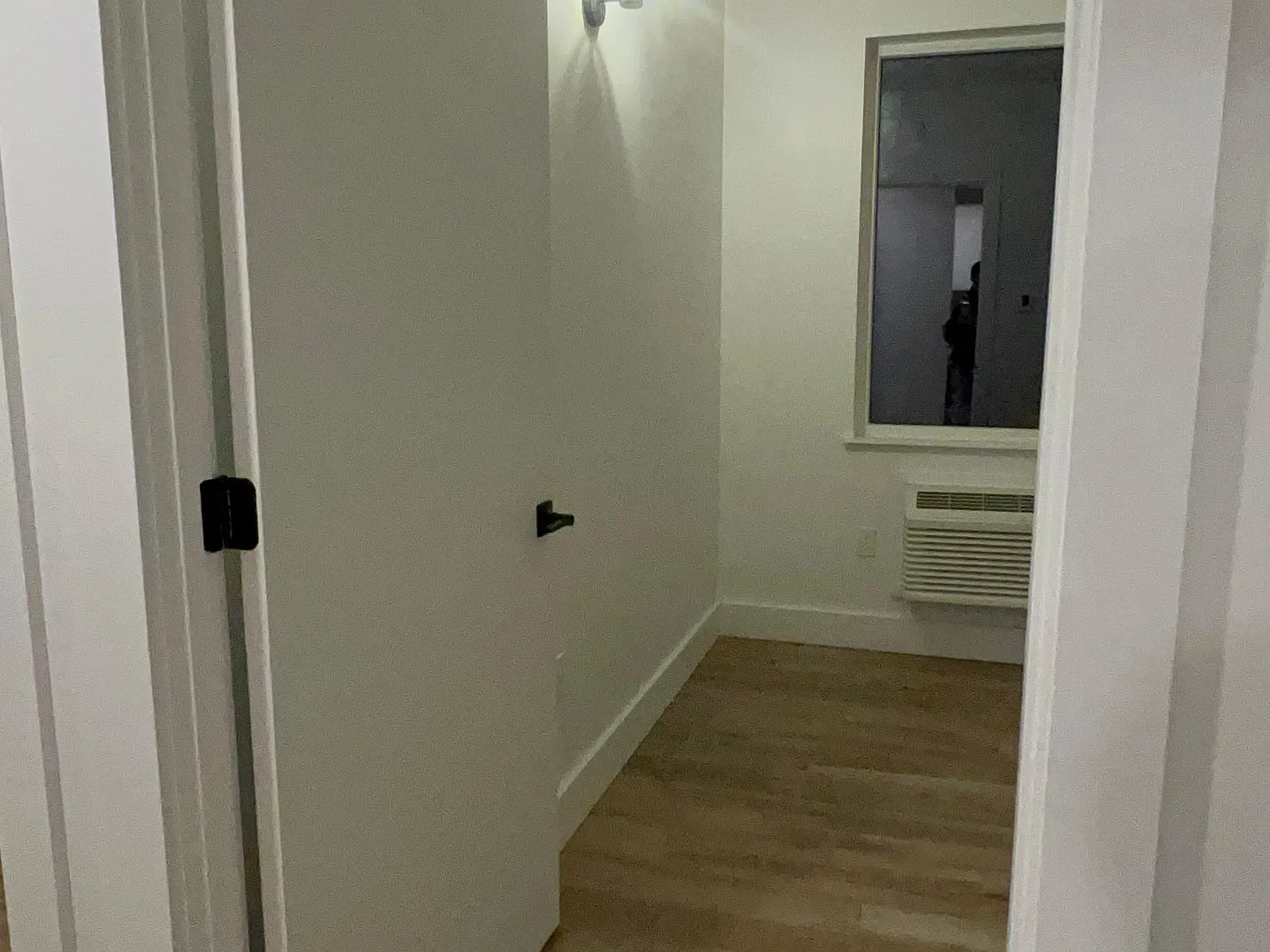 3 bed, 1000 sqft, $3,811 — Photo 4