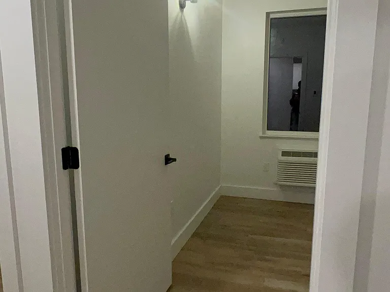 1801 Weeks Ave #5J — Photo 4