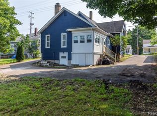 307 N Saginaw St, Holly, MI