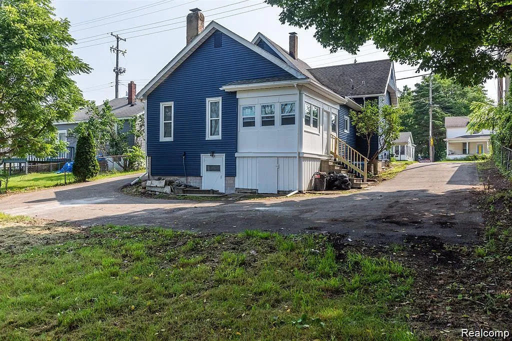 307 N Saginaw St photo 1