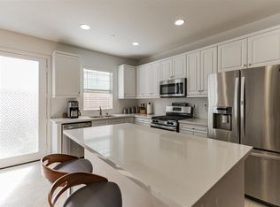 1141 Savanna Ln, Vista, CA 92084