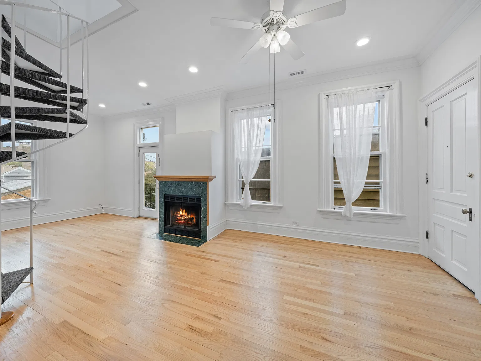 3 bed, $3,950 — Photo 4