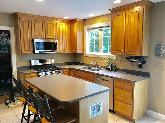4th image of 44 Rawson Hill Dr