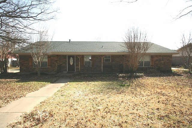 1st image of 301 Oak Valley Dr