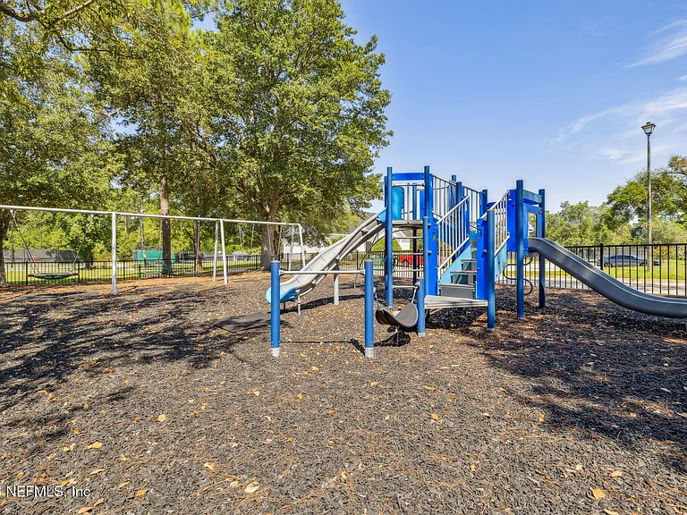 8342 Amherst Hills Ln — Photo 64