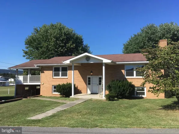 208 Eisenhower Dr, Moorefield, WV 26836