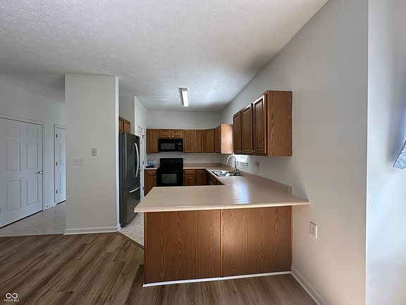 5th image of 98 Autumn Glen Dr