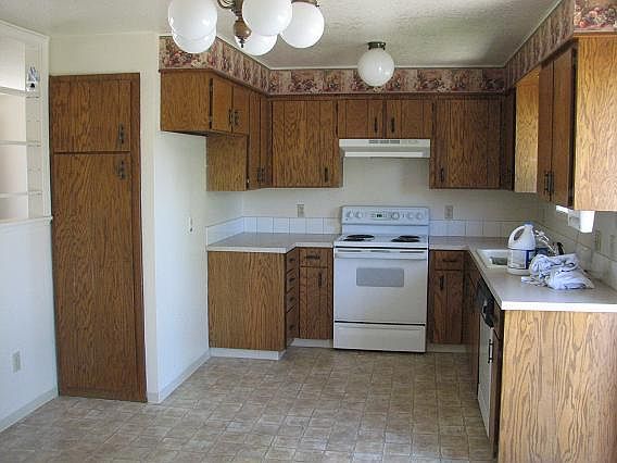 Kitchen It does have a refrigerator