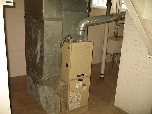 4th image of 20700 Tracy Ave