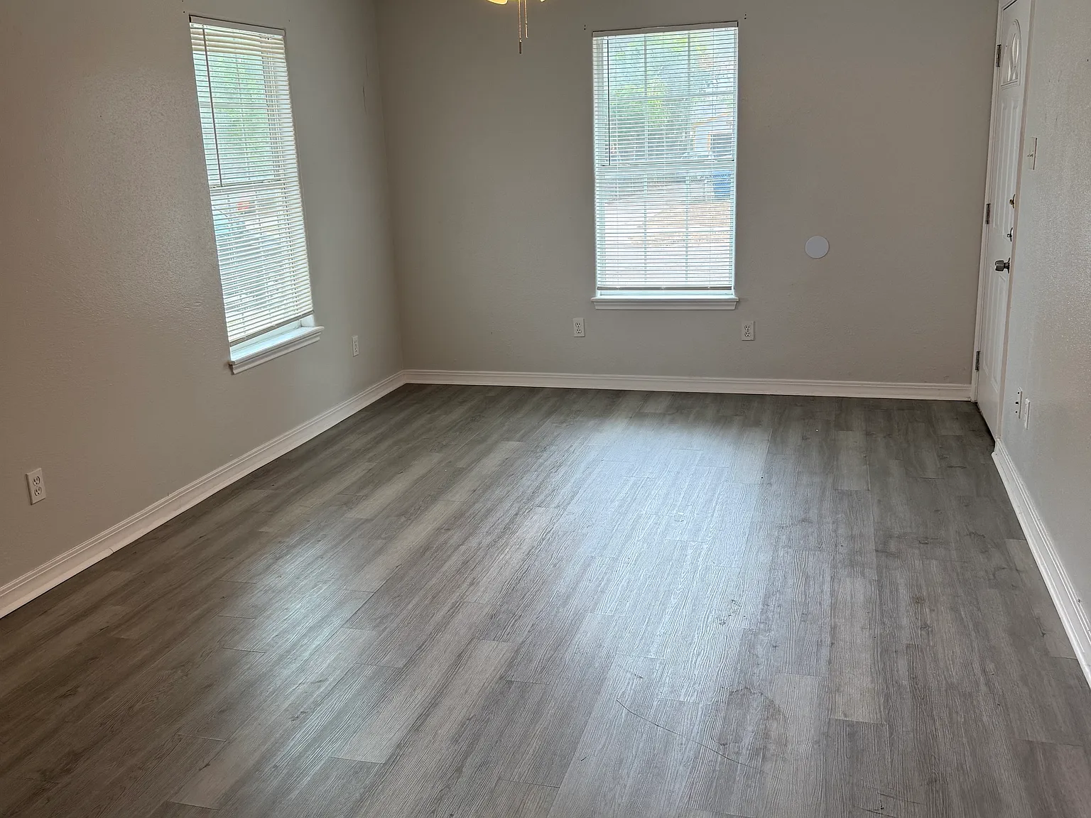 2 bed, 845 sqft, $1,100 — Photo 3