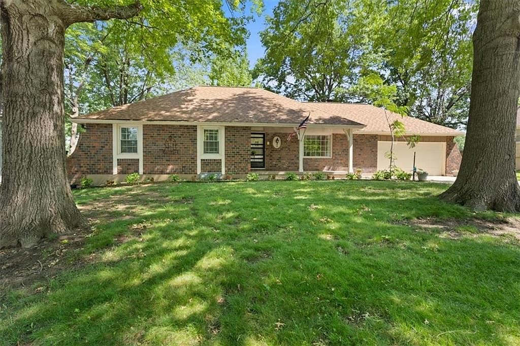 910 SE 3rd Ter, Lees Summit, MO 64063 Zillow
