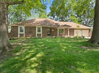 910 SE 3rd Ter, Lees Summit, MO 64063