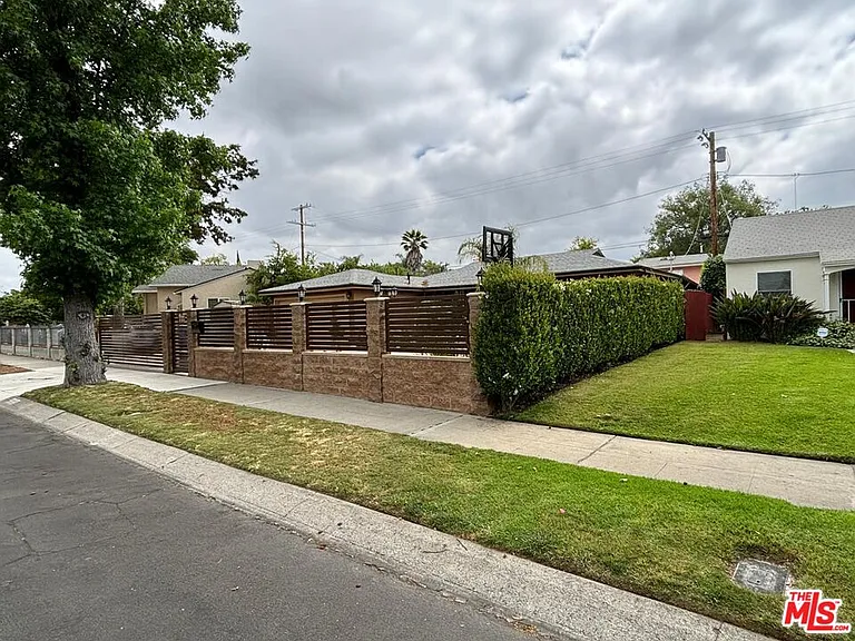 6550 Van Noord Ave — Photo 2