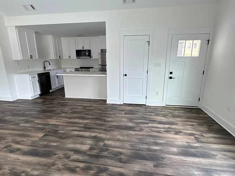 135 Edgewood Ave — Photo 5