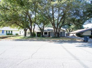 812 Green River Trl, Fort Worth, TX 76103