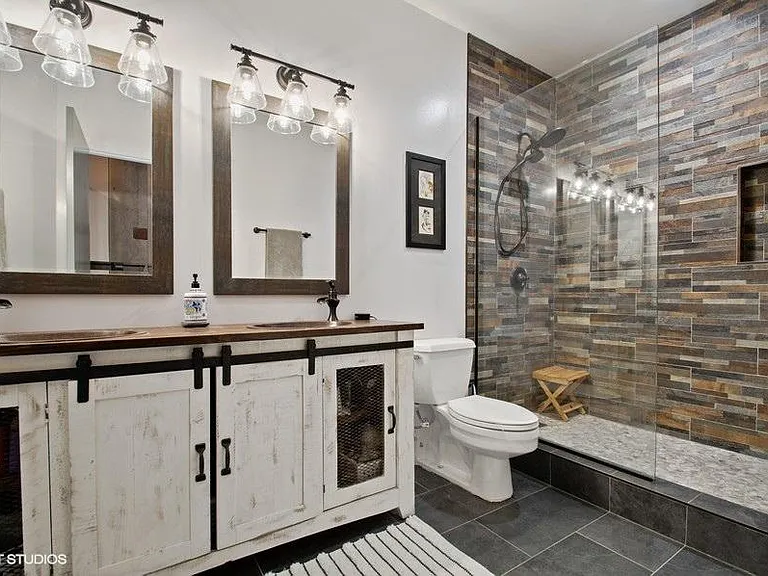 1934 N Washtenaw Ave #218 — Photo 13