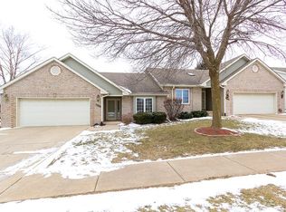 3449 Maple Glen Dr, Bettendorf, IA 52722