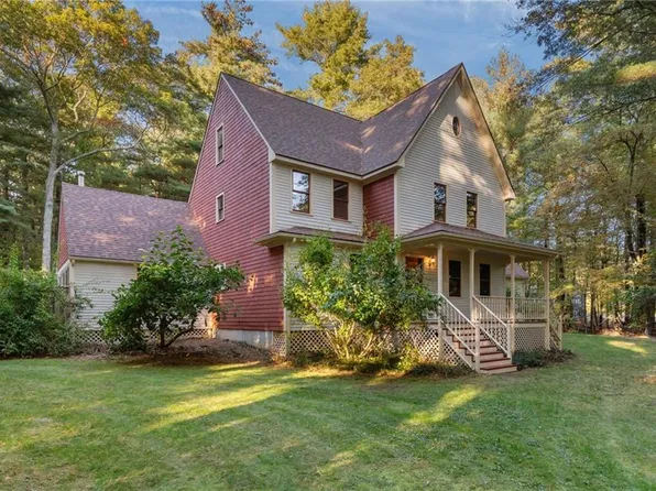 8 Twilight Trl, Richmond, RI 02892