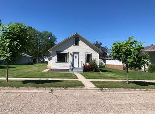 307 Harris Ave S, Park River, ND 58270