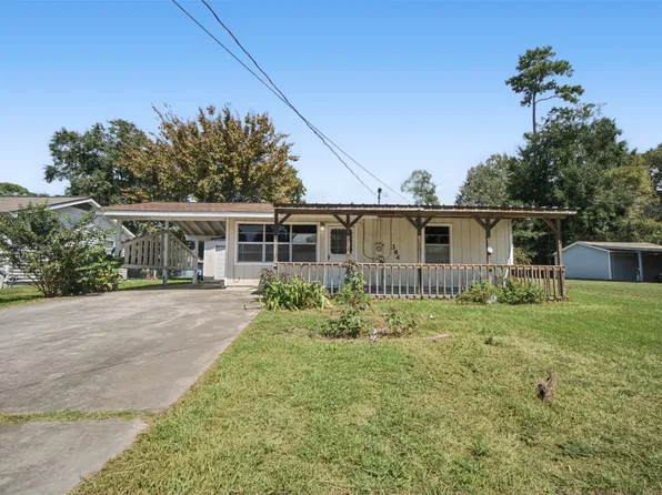 384 Lakeview Dr, Onalaska, TX 77360