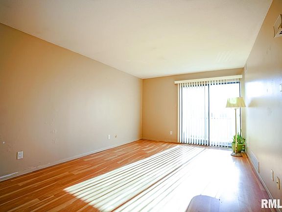 4th image of 2431 W Madera Ct