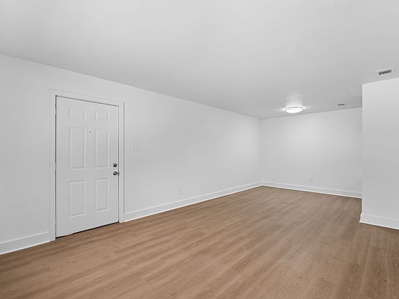 4th image of 118 Garr Ln #E-102
