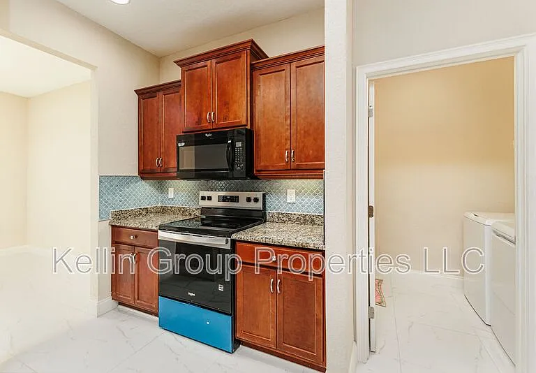 2611 Highlands Creek Way — Photo 8