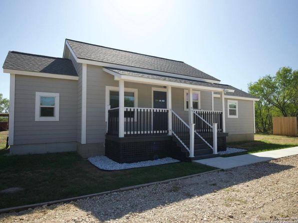 1556 County Road 2537, Moore, TX 78057