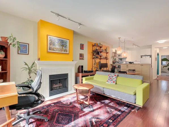 221 Ash St #6, New Westminster, BC V3M 3M5