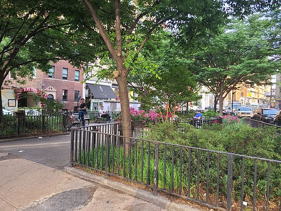 4th image of 110 6th Ave #13