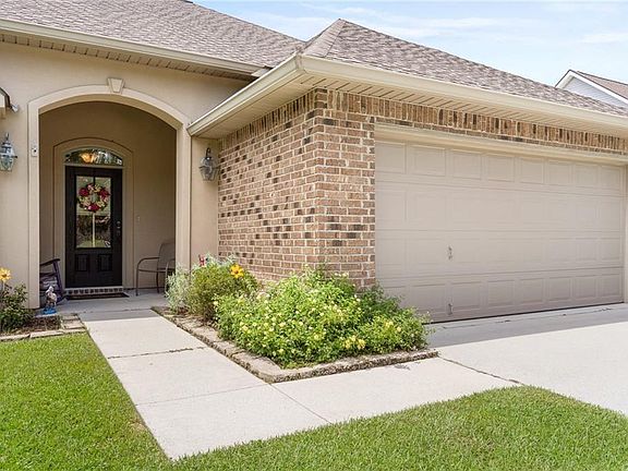 3rd image of 155 Autumn Woods Dr