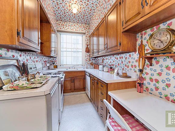 2nd image of 125 E 74th St APT 8C