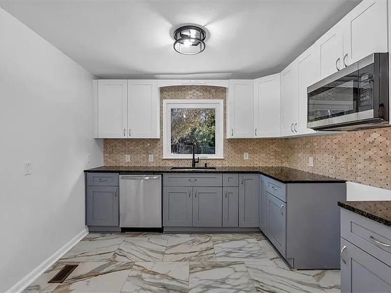 2142 Cloverdale Dr — Photo 39