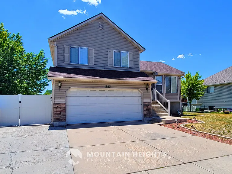 1953 W Black Angus Dr — Photo 2