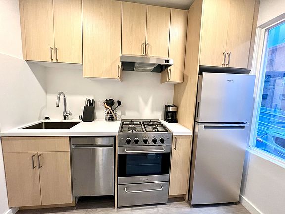 2nd image of 1075 Ofarrell St #1311R