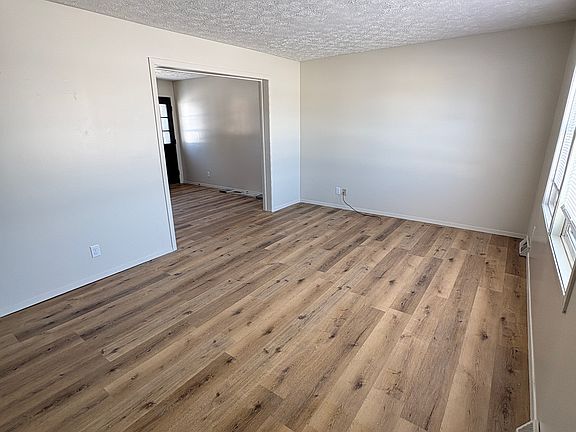 2nd image of 3900 & 3910 N Meadow Ridge Dr #3900