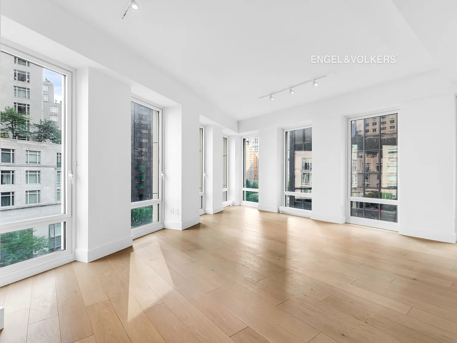 15 West 61st Street — Photo 2
