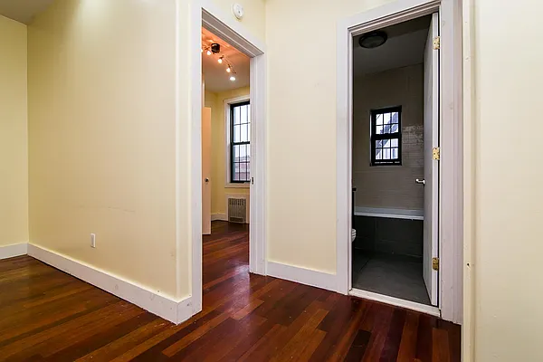 Rented by Nooklyn NYC LLC | media 26