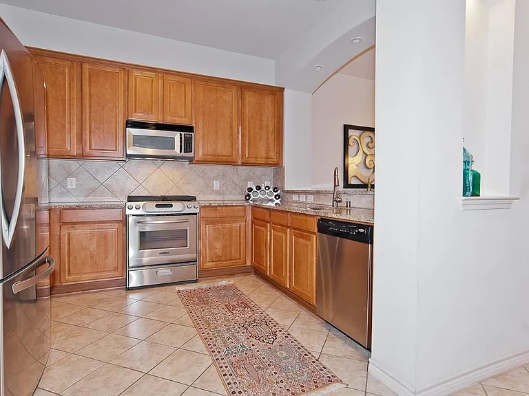 4419 Buena Vista St #2 — Photo 9
