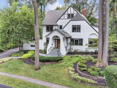 21 Lincoln Road, Great Neck, NY, 11021