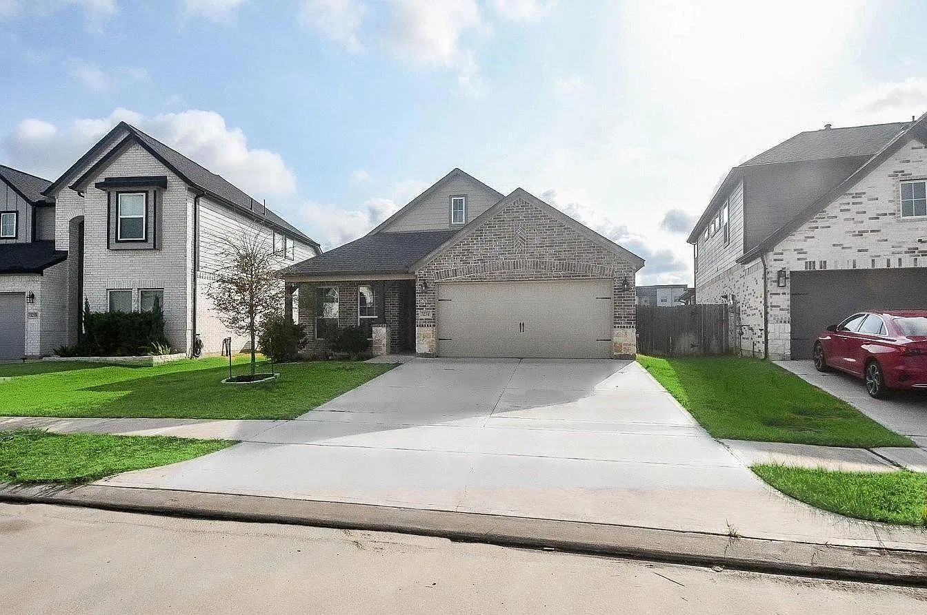 4 bed, 3.0 bath, 1914 sqft, $2,450 — Photo 2