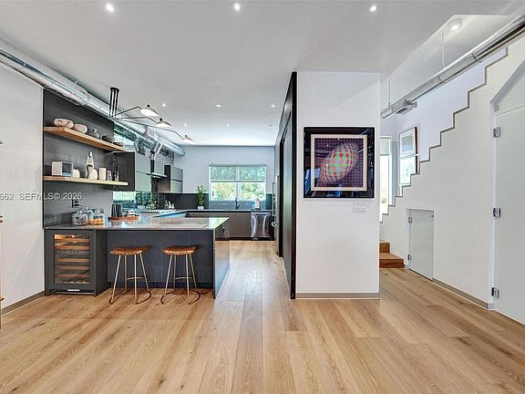 3rd image of 1617 Harrison St #3