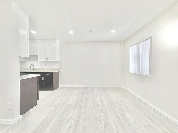 2nd image of 849 Wilcox Ave #3