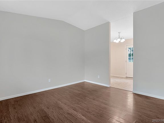 5th image of 240 Jamie Dr