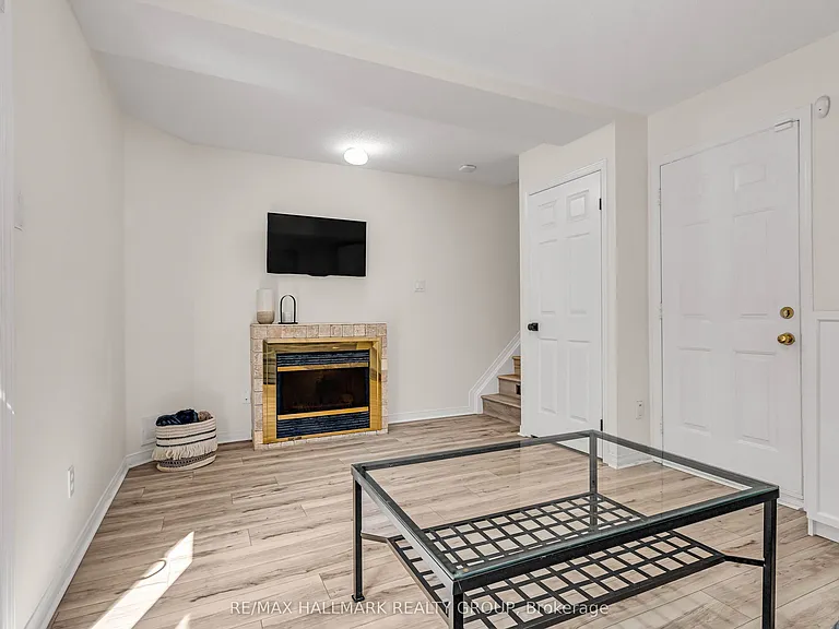 10 Hintonburg Pl #11 — Photo 31