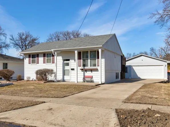 8401 Horton Ave, Urbandale, IA 50322