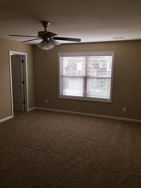 4 bed, 2.5 bath, 2224 sqft, $2,850 — Photo 2