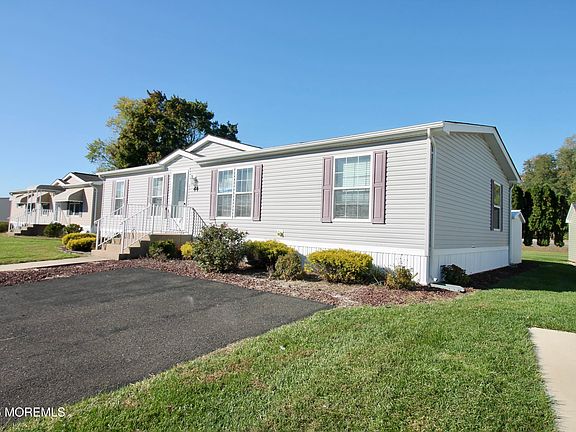 2nd image of 44 Silvermeade Drive