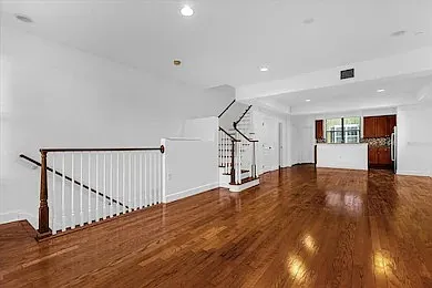 584 Copley Ln — Photo 3