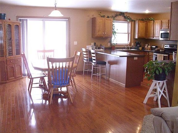 3rd image of 30975 Ivanhoe Ave